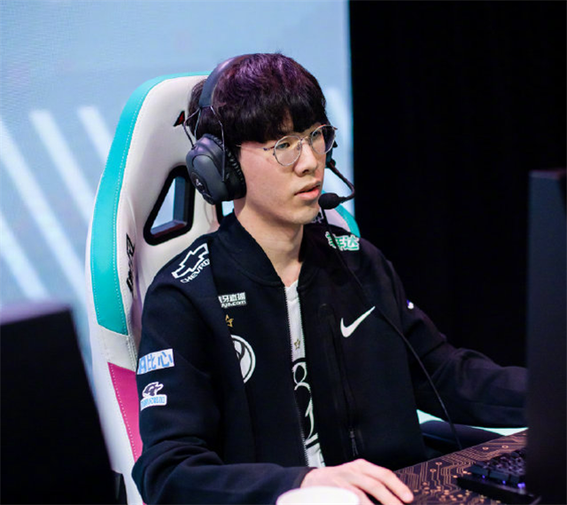 官方LOL推特宣布： LPL 的官方英文直播将被取消，仅保留纯直播和二级直播。