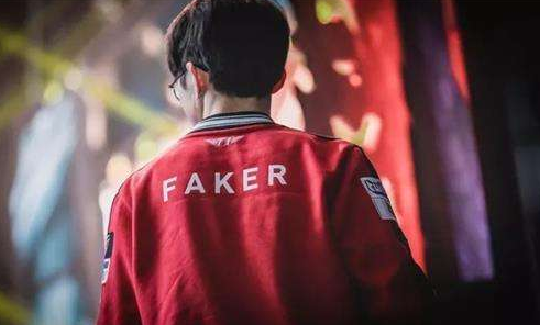 Astralis 在 IEM Cologne 2025 中以 2-0 的地图比分战胜 B8