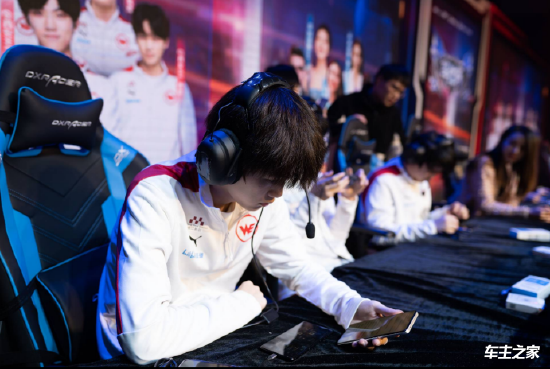 T1零封RNG，T1赛后采访表示重点警惕JDG上野